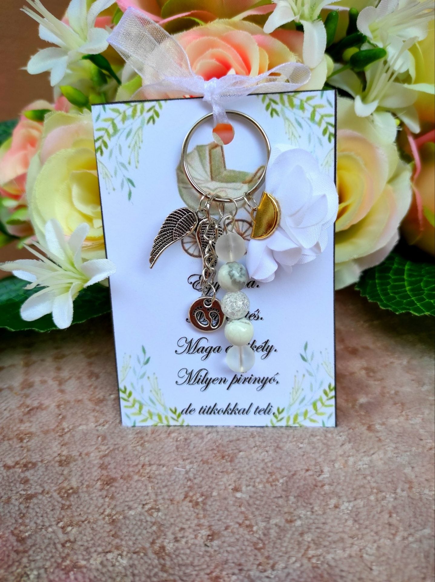 Babaváró ajándék kulcstartó fehér